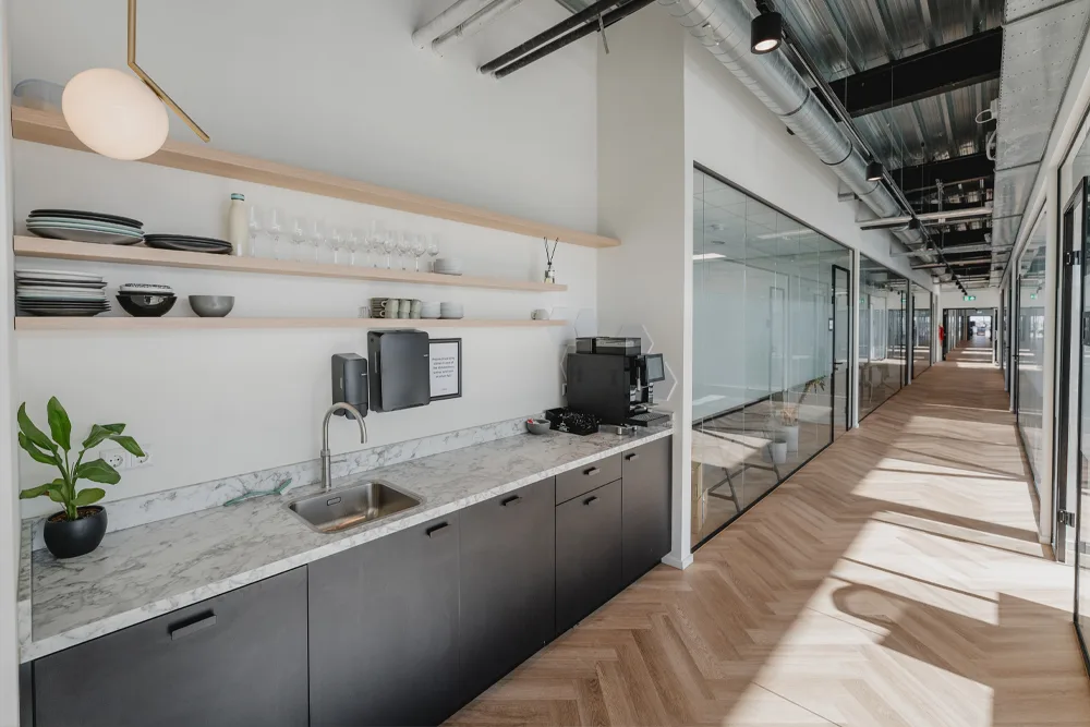 Bruggebouw Amsterdam Co-Office