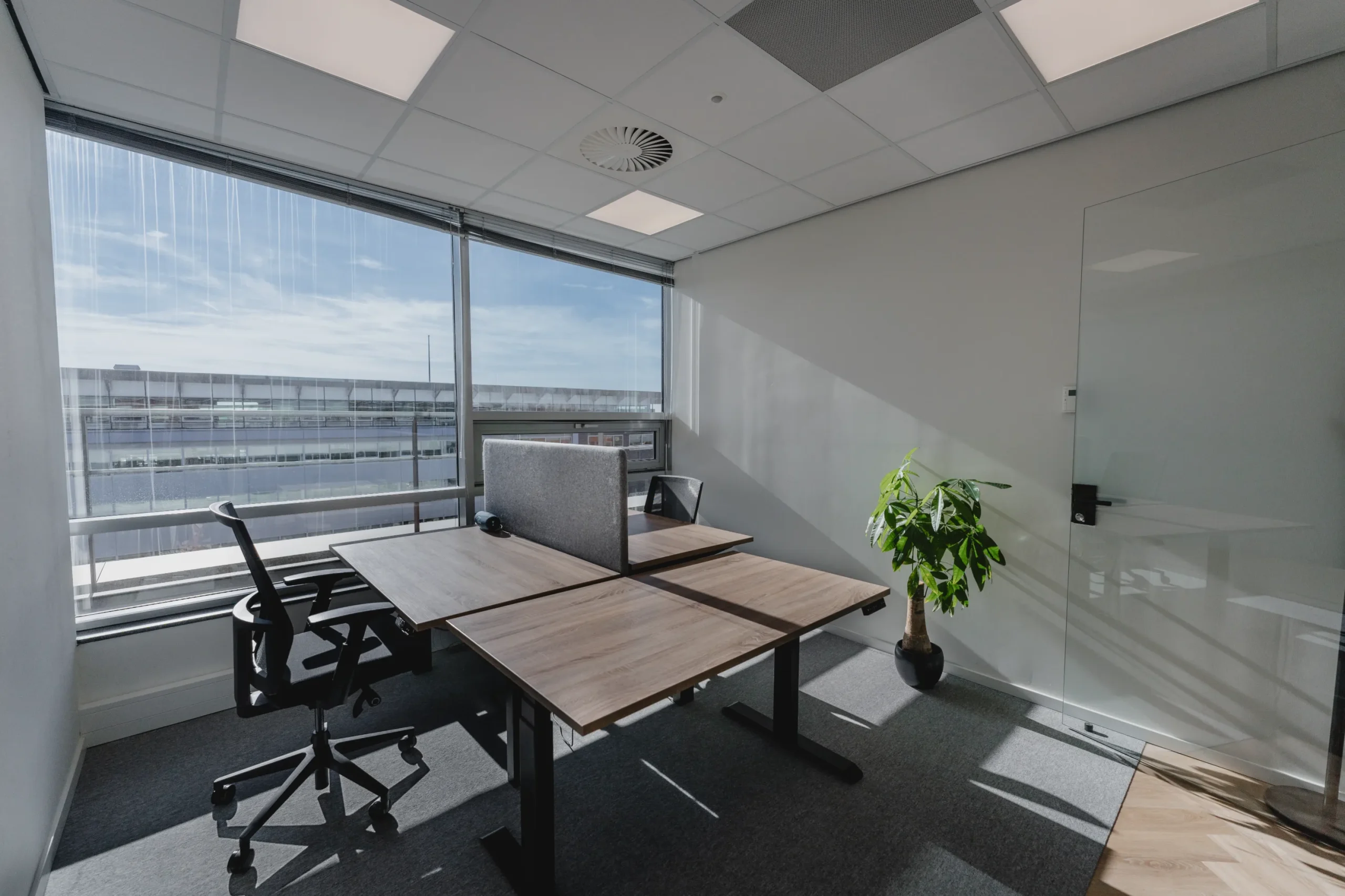 Klein privékantoor van 15 vierkante meter bij Co-Office