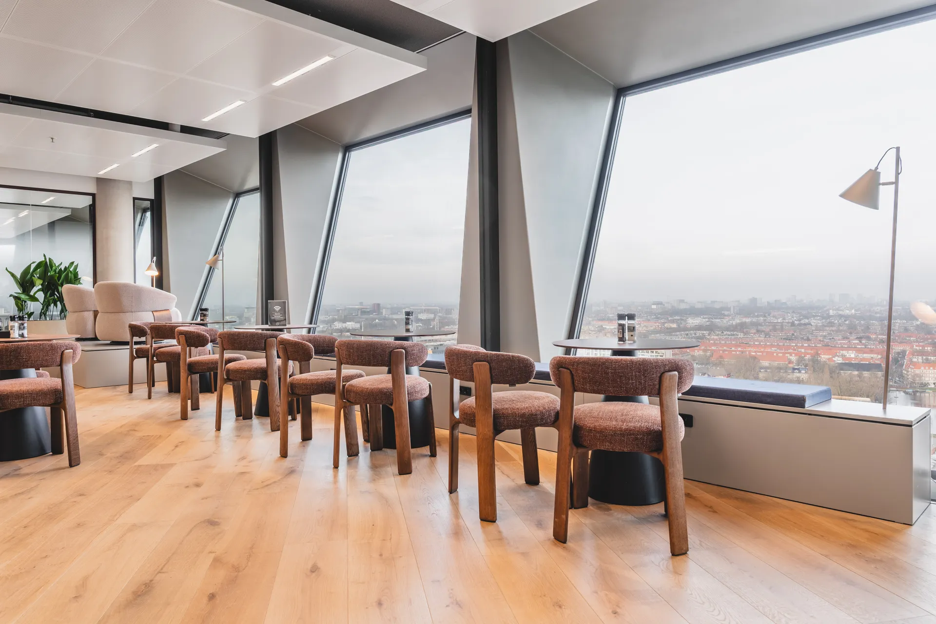 Co-Office meetingruimte voor overleg en presentaties