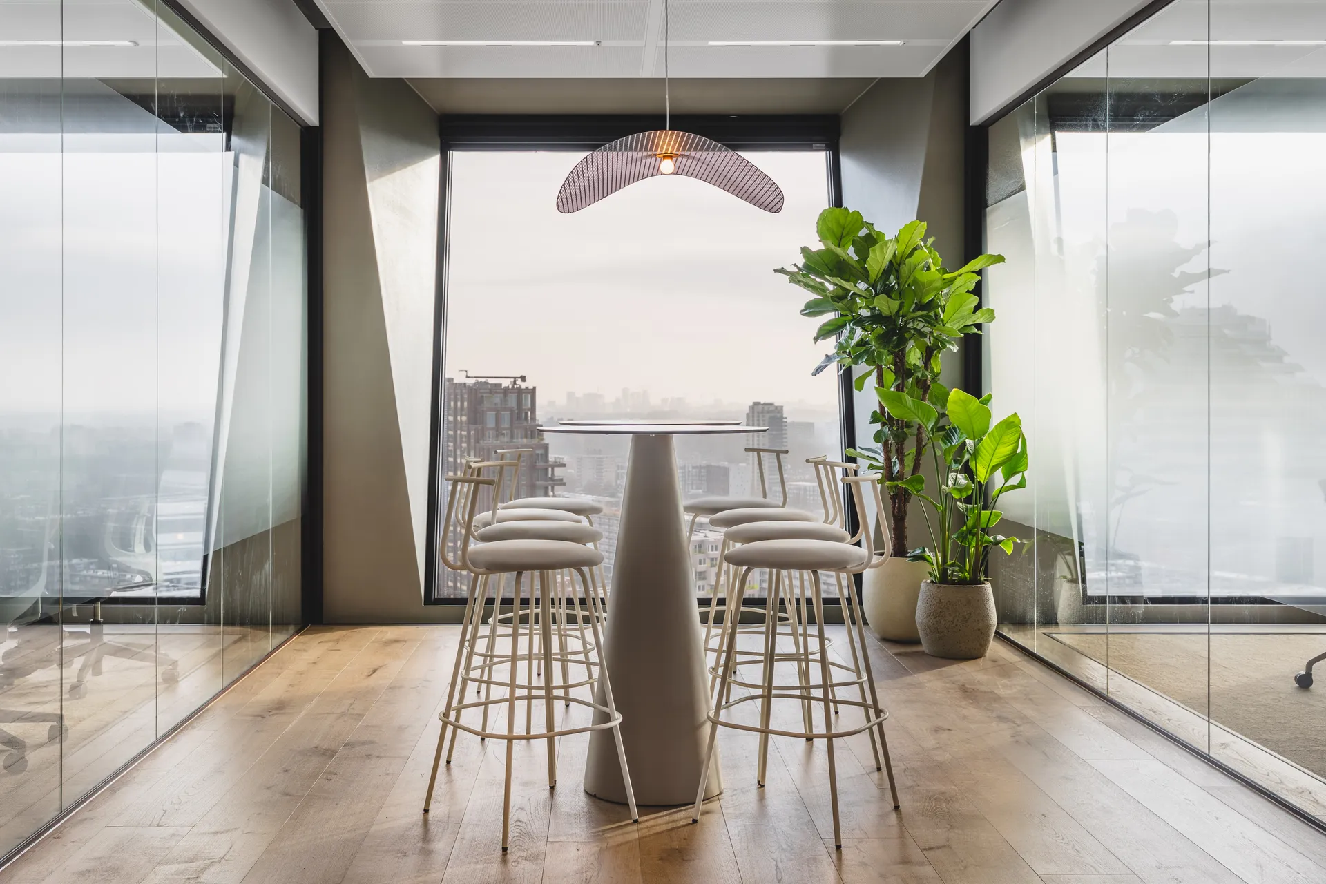 Sfeervolle vergaderruimte bij Co-Office